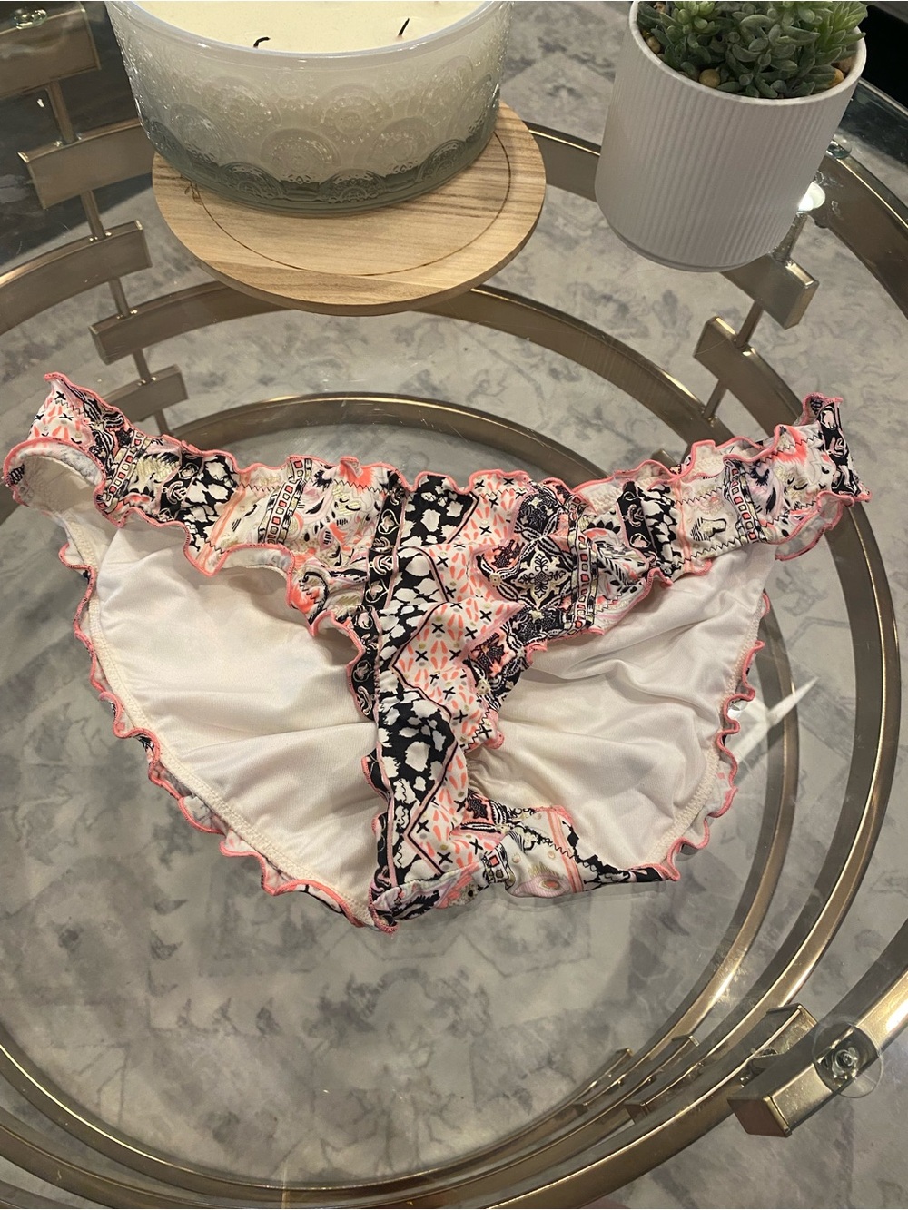 Victoria’s Secret bikini bottoms with ruffle trim and rusched back. Size Medium.